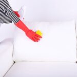 Sofa Kulit vs Sofa Kain: Mana yang Lebih Mudah Dirawat dan Dicuci?